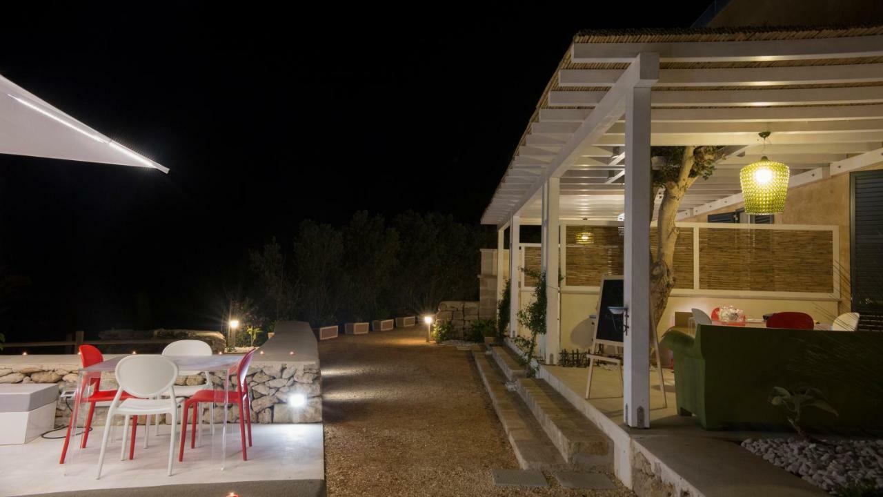 Le Suites Del Carrubo فافينانا المظهر الخارجي الصورة