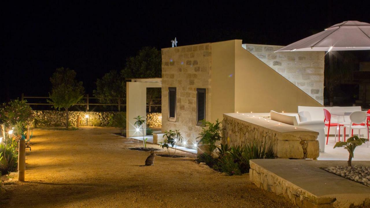 Le Suites Del Carrubo فافينانا المظهر الخارجي الصورة
